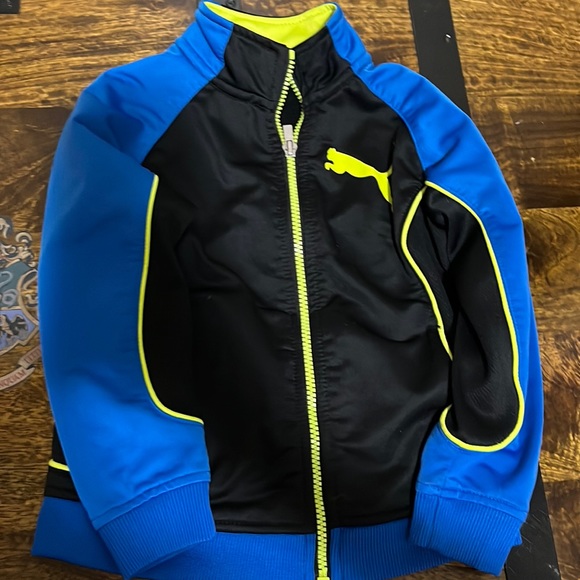 3/$6 Puma zip-up jacket 4T - Picture 6 of 6